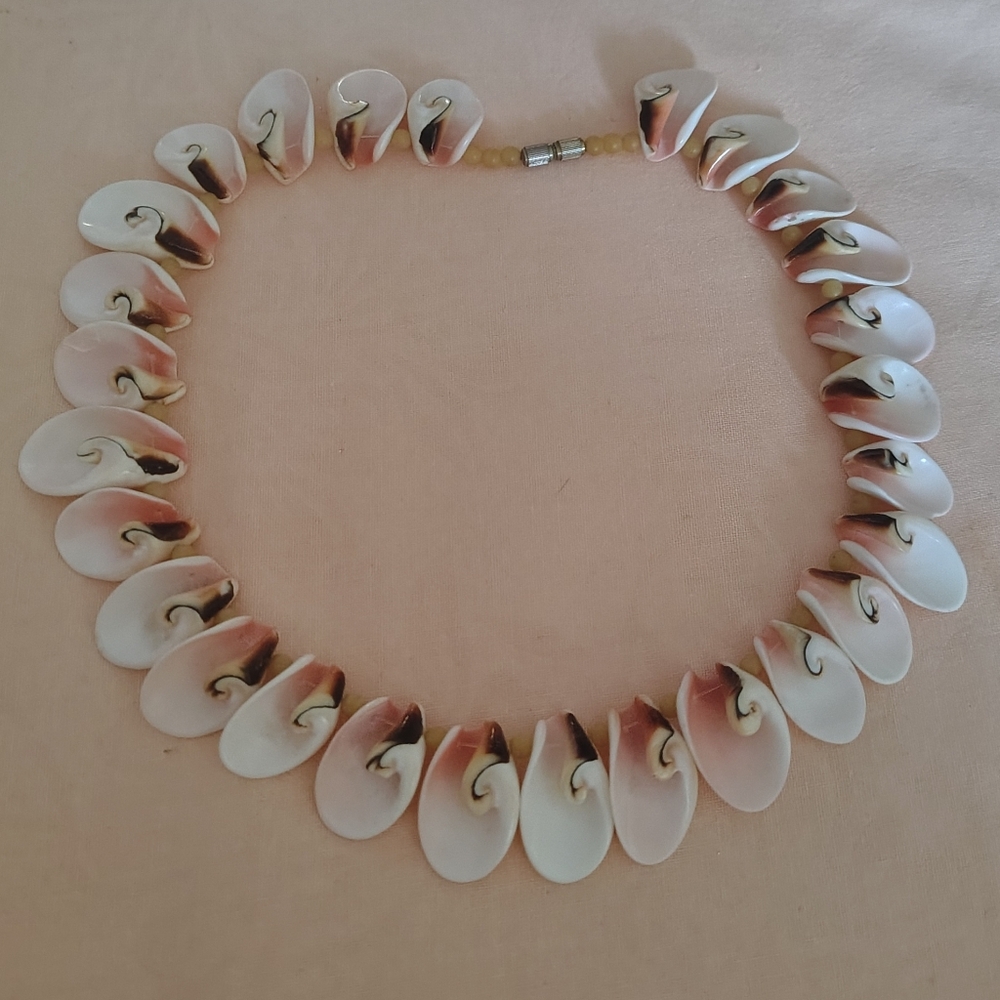Vintage Luhuanus Strombus Spiral Strawberry Conch Shell Necklace Boho Beach - Picture 4 of 8